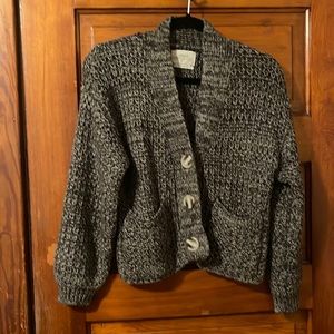 UBRAN OUTFITTERS ——- cropped cardigan